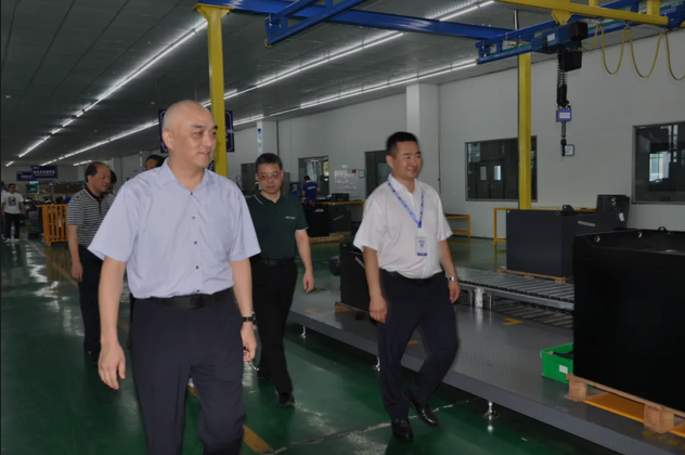 宣城市委副書記、市長何淳寬攜中科大教授來益佳通開展“新能源產(chǎn)業(yè)發(fā)展與合作”調(diào)研活動(dòng) 